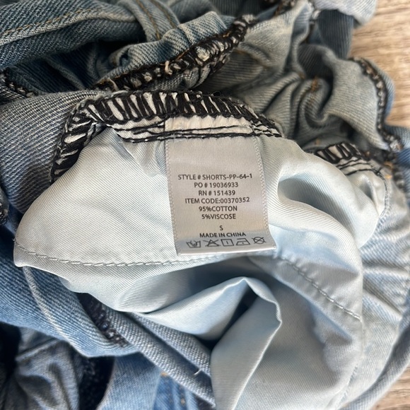 Forever 21 Women’s Small Denim Paper Bag High Wasted Button Fly Shorts Small - Picture 5 of 5